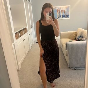 PRINCESS POLLY BLACK AND RED FLORAL SKIRT WITH SLIT